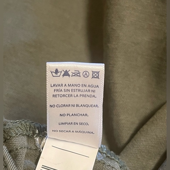 OPPOSITE
Green Utility Jacket with Epaulettes and Collared Neckline - Picture 7 of 9